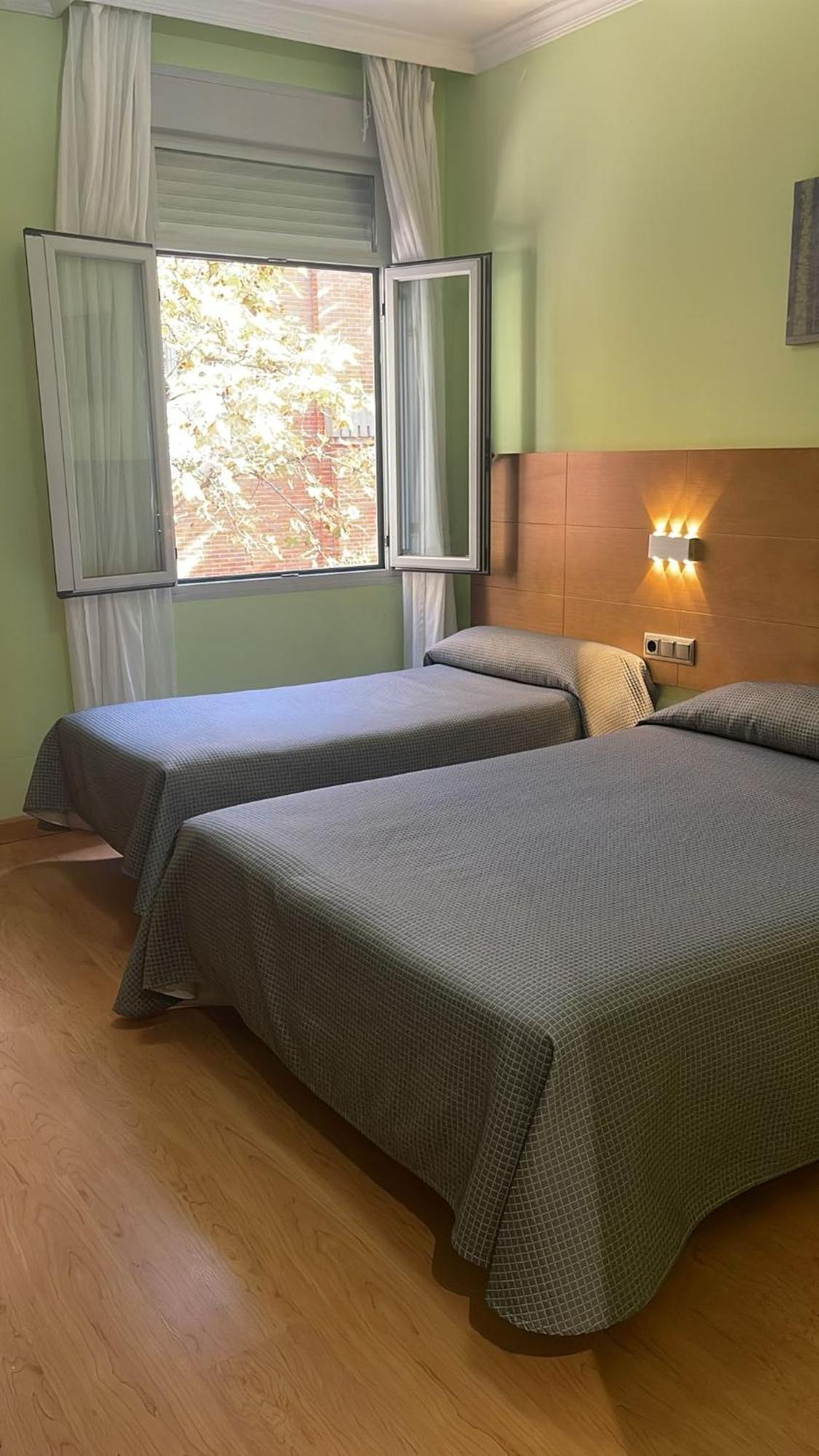 Hotel 4C Puerta Europa Madrid Luaran gambar