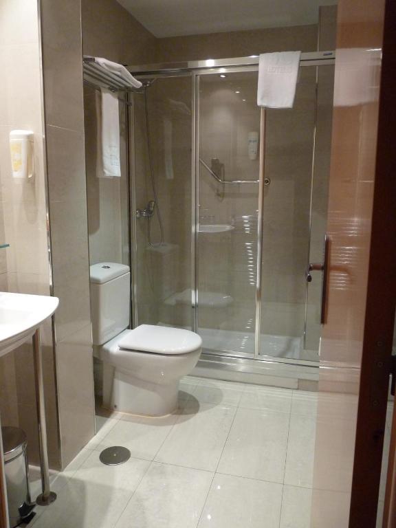 Hotel 4C Puerta Europa Madrid Bilik gambar
