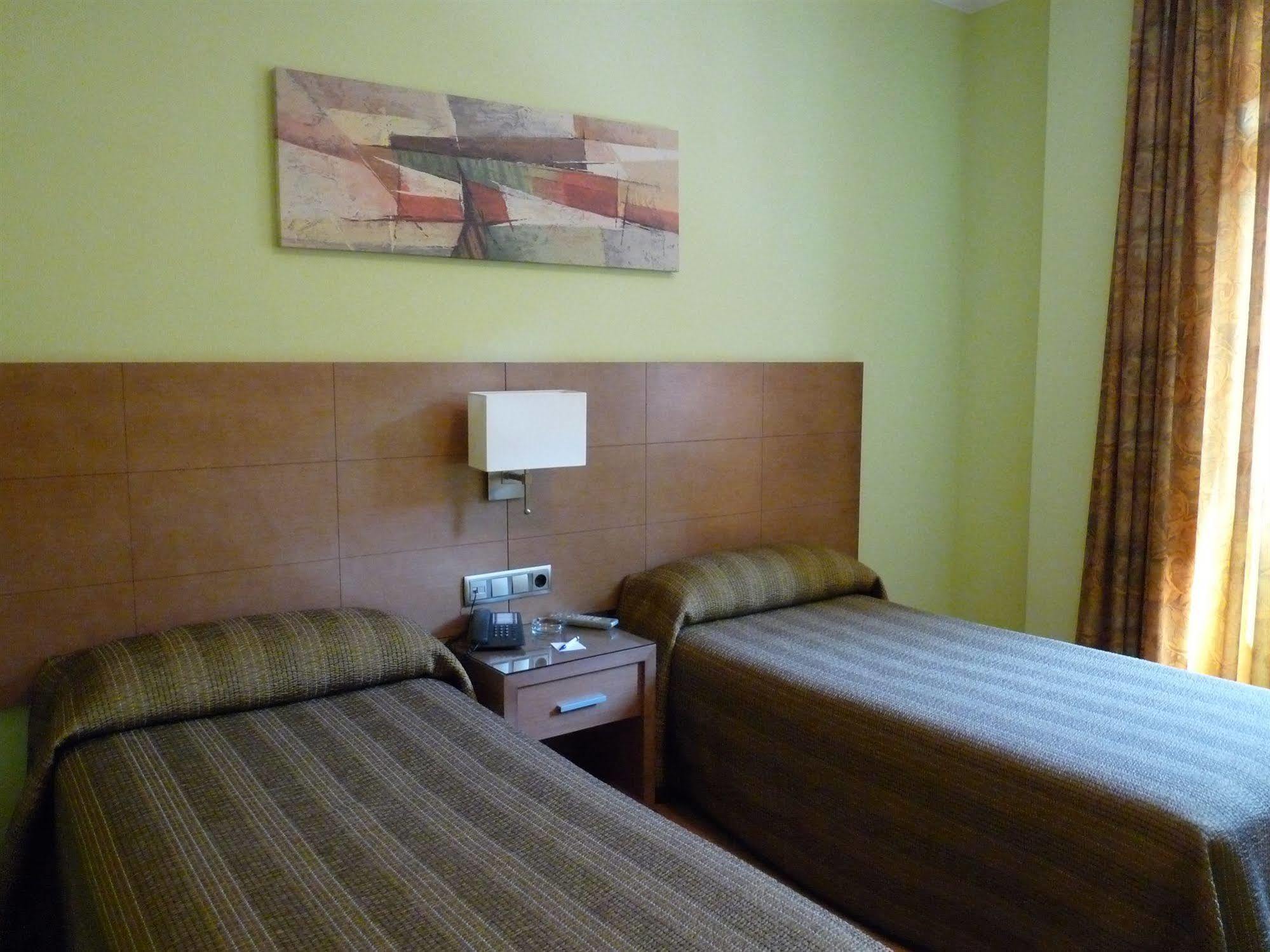 Hotel 4C Puerta Europa Madrid Luaran gambar