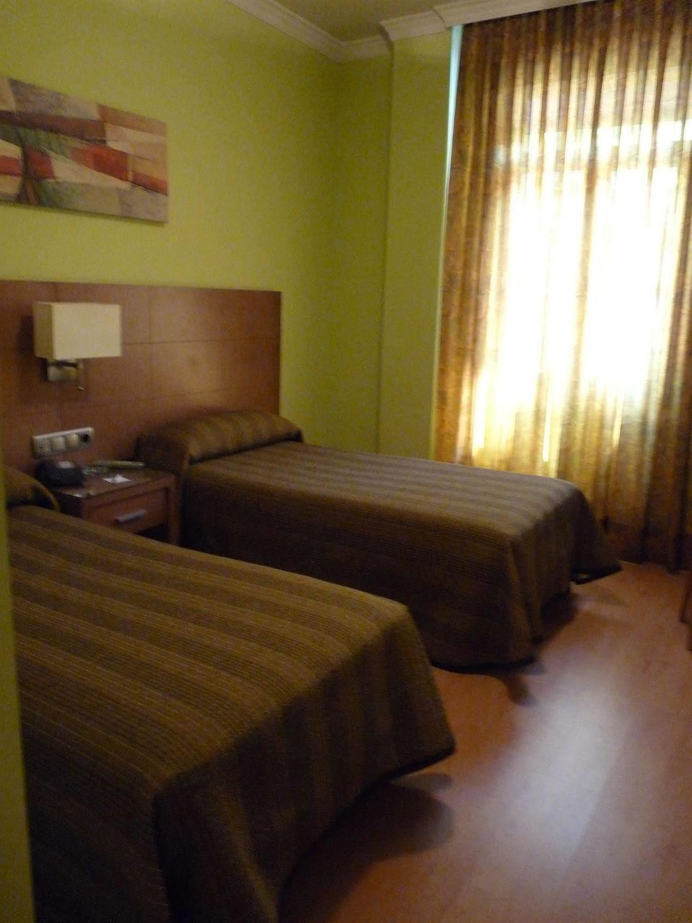 Hotel 4C Puerta Europa Madrid Luaran gambar