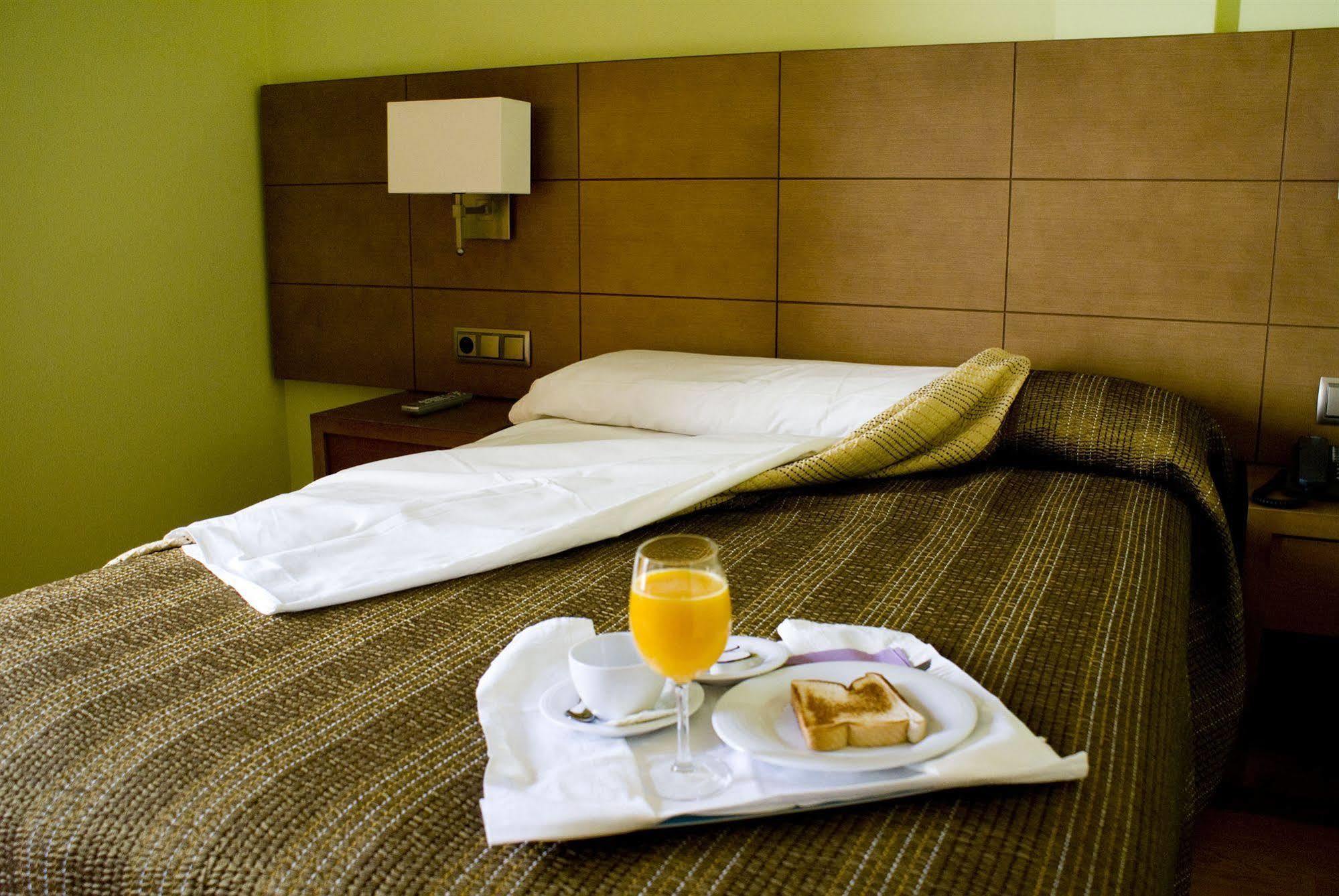 Hotel 4C Puerta Europa Madrid Luaran gambar