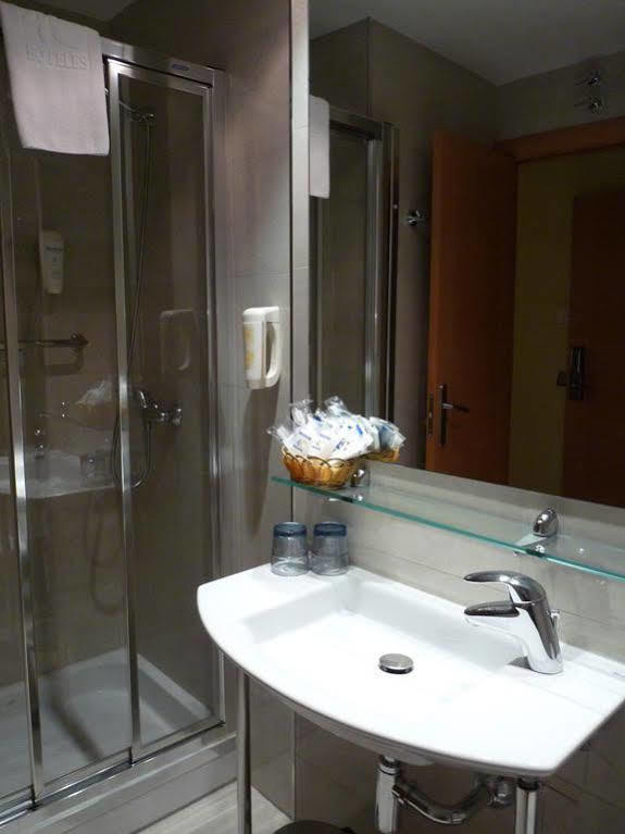 Hotel 4C Puerta Europa Madrid Luaran gambar