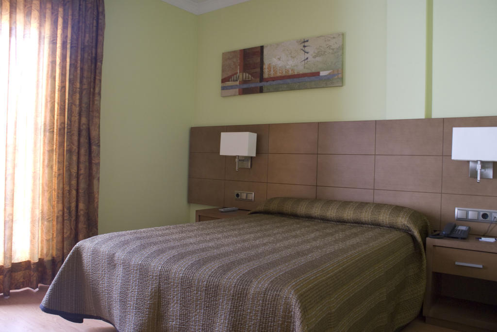 Hotel 4C Puerta Europa Madrid Luaran gambar